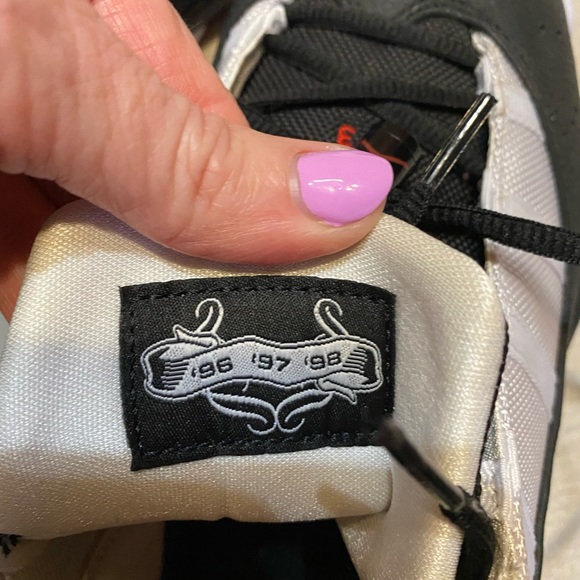 Men’s Air Jordan tennis shoes - Picture 4 of 4